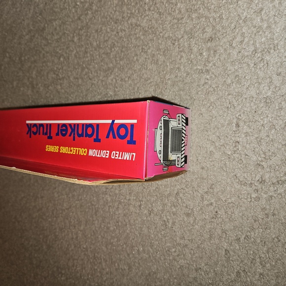 Mobil 1993 Toy Tanker Truck - Picture 4 of 5